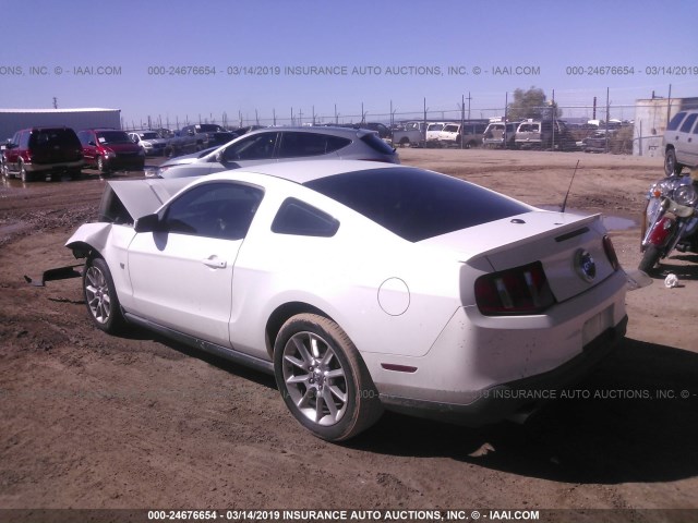 1ZVBP8CH4A5112709 - 2010 FORD MUSTANG GT WHITE photo 3