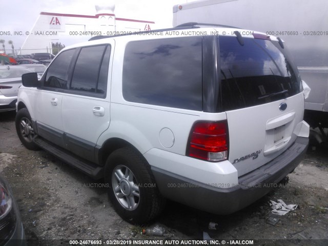1FMRU15W34LB72540 - 2004 FORD EXPEDITION XLT WHITE photo 3