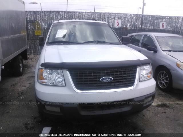 1FMRU15W34LB72540 - 2004 FORD EXPEDITION XLT WHITE photo 6