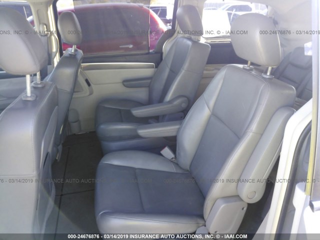 2V4RW3D18AR246043 - 2010 VOLKSWAGEN ROUTAN SE SILVER photo 8