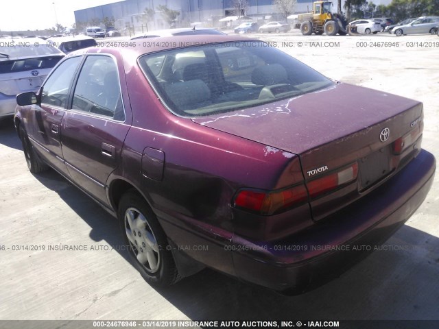 JT2BF22K1W0128136 - 1998 TOYOTA CAMRY CE/LE/XLE BURGUNDY photo 3