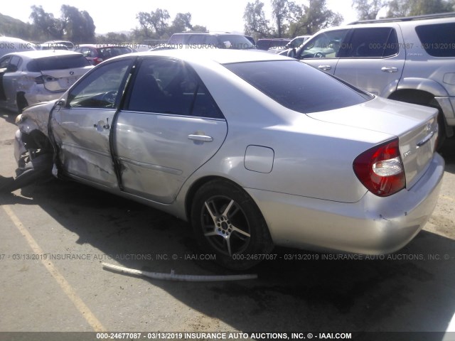 4T1BE32K13U759484 - 2003 TOYOTA CAMRY LE/XLE/SE SILVER photo 3