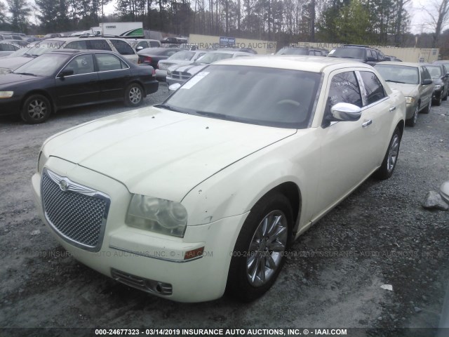 2C3LA43R17H700938 - 2007 CHRYSLER 300 CREAM photo 2