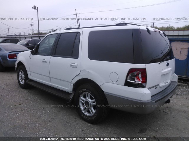 1FMRU15W03LA90067 - 2003 FORD EXPEDITION XLT WHITE photo 3