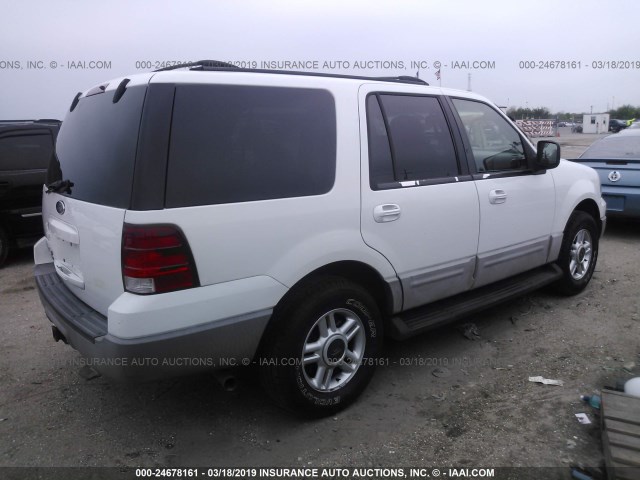 1FMRU15W03LA90067 - 2003 FORD EXPEDITION XLT WHITE photo 4