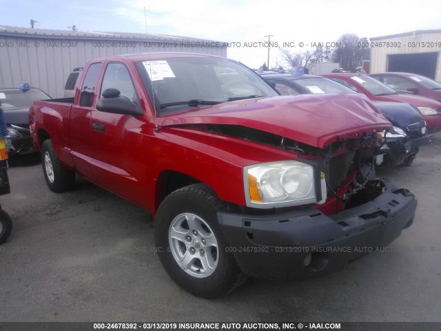 1D7HW42N95S199651 - 2005 DODGE DAKOTA SLT RED photo 1