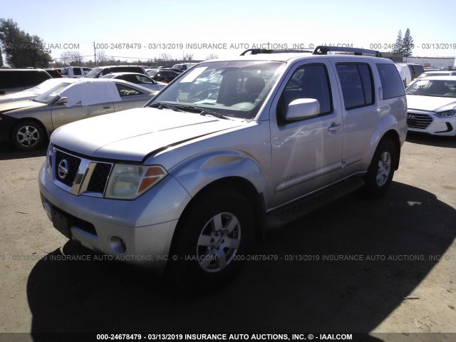 5N1AR18U75C751671 - 2005 NISSAN PATHFINDER LE/SE/XE SILVER photo 2