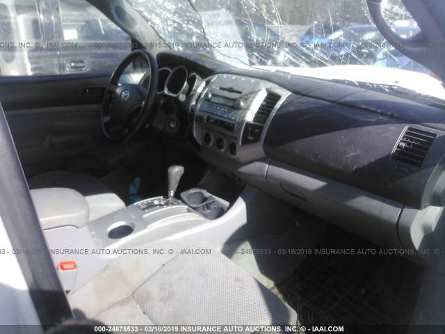 5TEUU42N28Z476476 - 2008 TOYOTA TACOMA ACCESS CAB თეთრი ფოტო 5