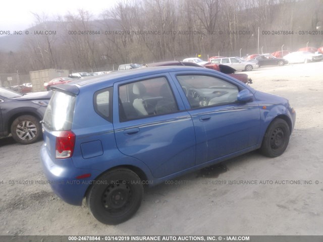 KL1TD62644B174354 - 2004 CHEVROLET AVEO BLUE photo 4