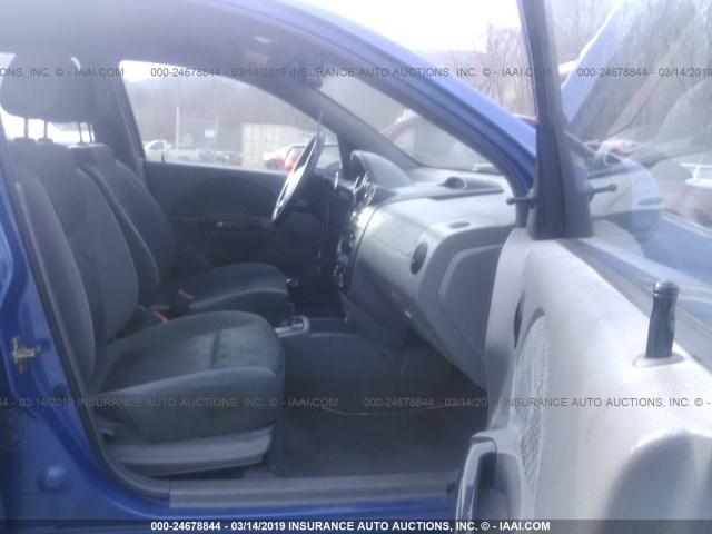 KL1TD62644B174354 - 2004 CHEVROLET AVEO BLUE photo 5