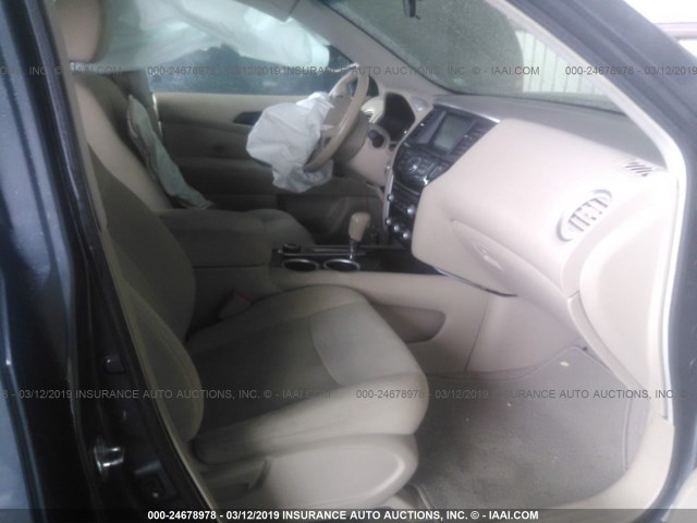 5N1AR2MM9DC612779 - 2013 NISSAN PATHFINDER S/SV/SL/PLATINUM GRAY photo 5