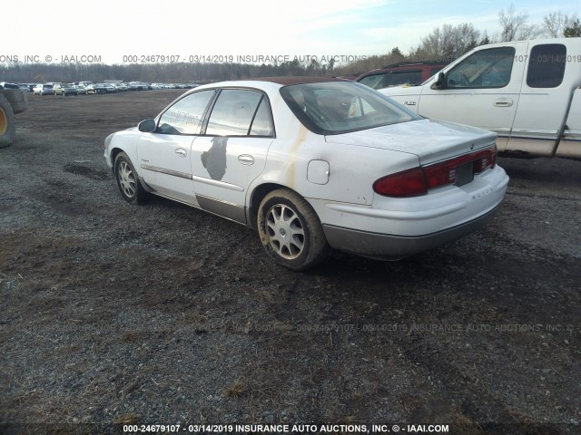 2G4WF5219W1428637 - 1998 BUICK REGAL GS WHITE photo 3