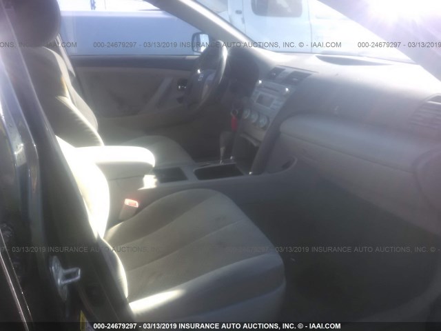 4T4BE46K68R021614 - 2008 TOYOTA CAMRY CE/LE/XLE/SE GRAY photo 5