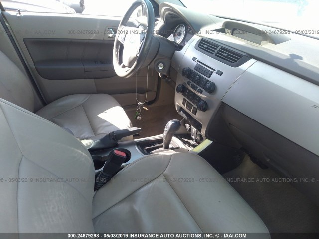 1FAHP37N99W196991 - 2009 FORD FOCUS SEL WHITE photo 5