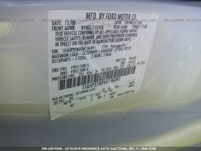 1FAHP37N99W196991 - 2009 FORD FOCUS SEL WHITE photo 9