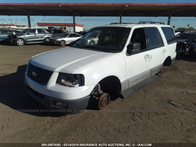 1FMPU15585LA64236 - 2005 FORD EXPEDITION XLT WHITE photo 2