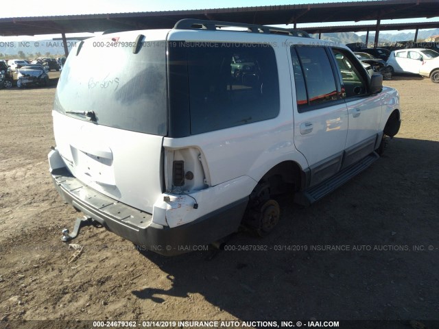 1FMPU15585LA64236 - 2005 FORD EXPEDITION XLT WHITE photo 4