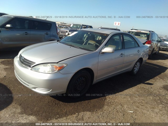 4T1BE32K33U680057 - 2003 TOYOTA CAMRY LE/XLE/SE SILVER photo 2