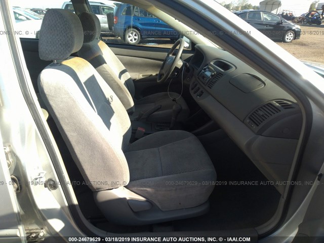 4T1BE32K33U680057 - 2003 TOYOTA CAMRY LE/XLE/SE SILVER photo 5