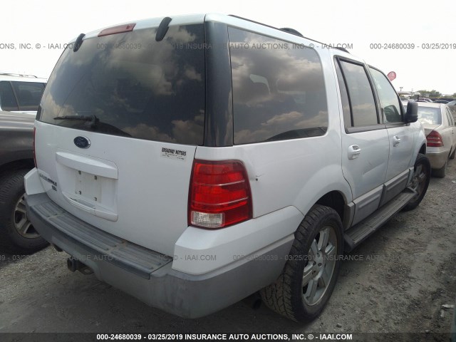 1FMRU15W43LC01445 - 2003 FORD EXPEDITION XLT WHITE photo 4