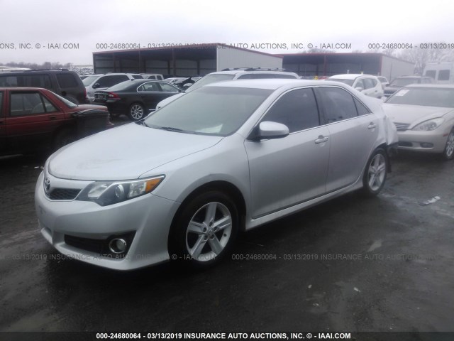 4T1BF1FK2CU156927 - 2012 TOYOTA CAMRY SE/LE/XLE SILVER photo 2