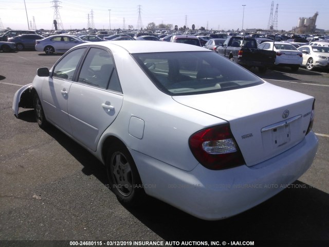 4T1BF32K42U020542 - 2002 TOYOTA CAMRY LE/XLE/SE WHITE photo 3