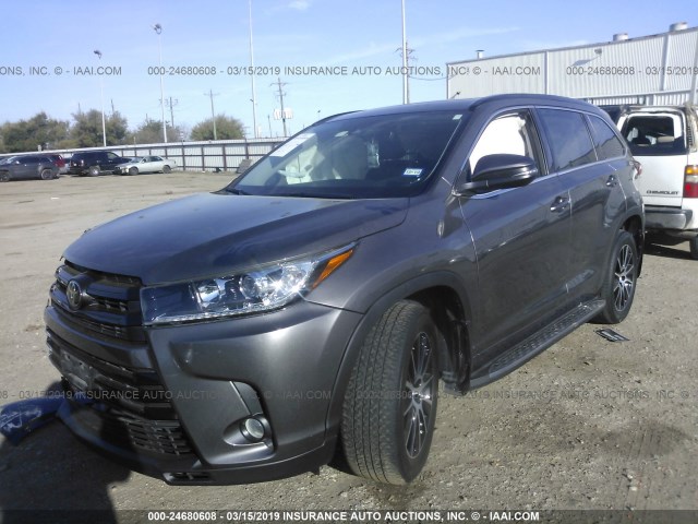 5TDKZRFH6HS216458 - 2017 TOYOTA HIGHLANDER SE/XLE GRAY photo 2