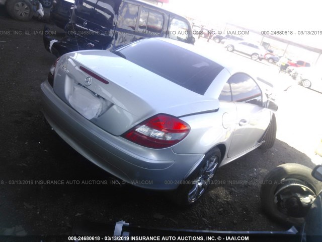 WDBWK56F26F109366 - 2006 MERCEDES-BENZ SLK 350 SILVER photo 4