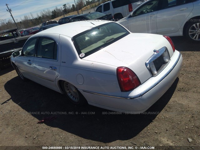 1LNHM81W8YY938099 - 2000 LINCOLN TOWN CAR EXECUTIVE WHITE photo 3