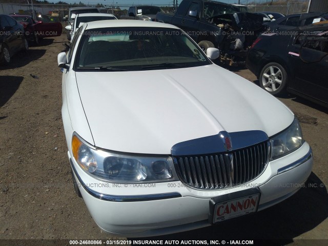 1LNHM81W8YY938099 - 2000 LINCOLN TOWN CAR EXECUTIVE WHITE photo 6