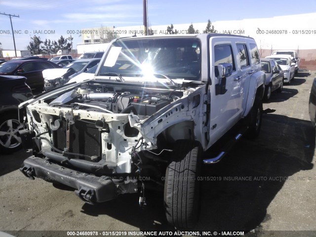 5GTDN136768193453 - 2006 HUMMER H3 WHITE photo 2