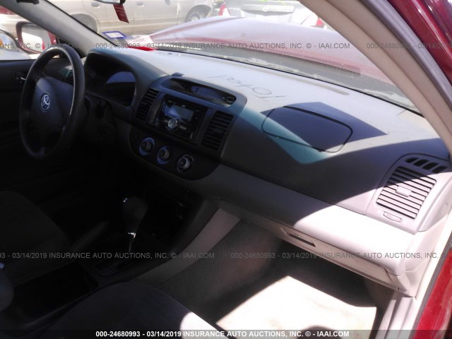 4T1BE32K95U004635 - 2005 TOYOTA CAMRY LE/XLE/SE RED photo 5