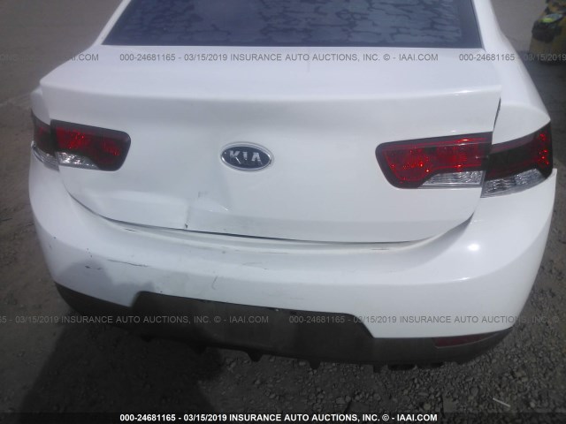 KNAFU6A27B5321358 - 2011 KIA FORTE EX WHITE photo 6