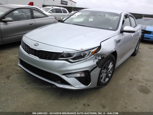 5XXGT4L33KG294093 - 2019 KIA OPTIMA LX/S SILVER photo 2