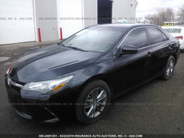 4T1BF1FK5HU659598 - 2017 TOYOTA CAMRY LE/XLE/SE/XSE BLACK photo 2
