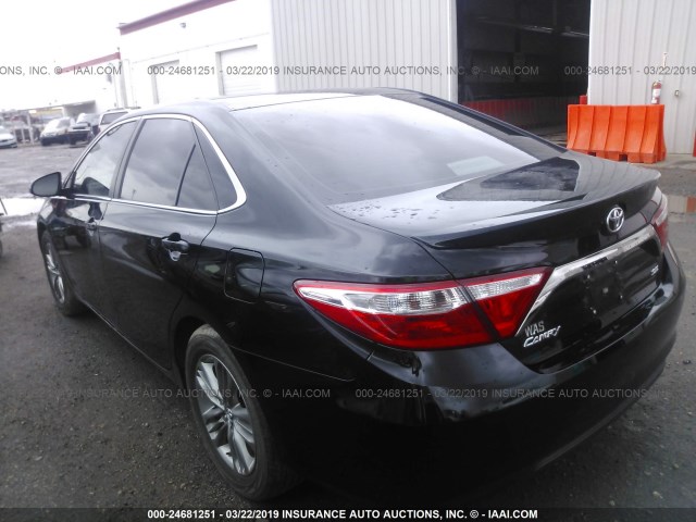 4T1BF1FK5HU659598 - 2017 TOYOTA CAMRY LE/XLE/SE/XSE BLACK photo 3