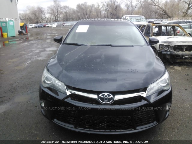 4T1BF1FK5HU659598 - 2017 TOYOTA CAMRY LE/XLE/SE/XSE BLACK photo 6