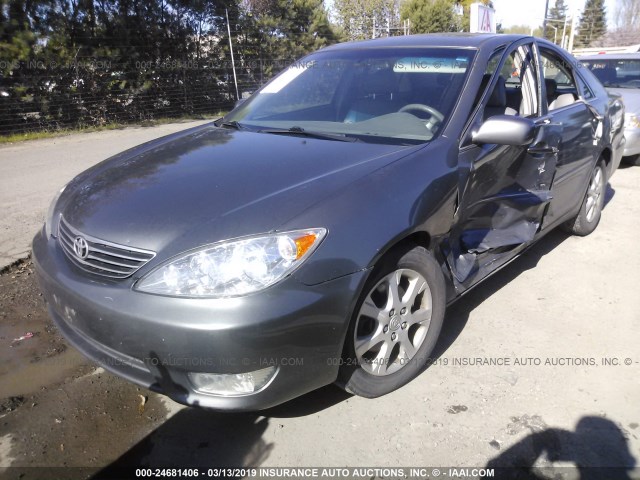 4T1BF32K75U619276 - 2005 TOYOTA CAMRY LE/XLE/SE GRAY photo 2