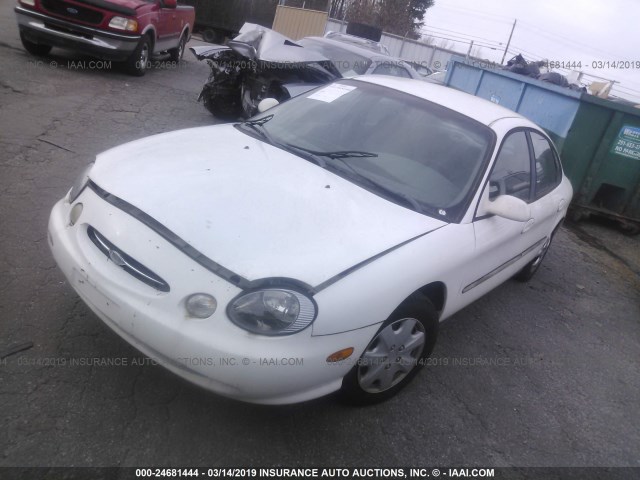 1FAFP52U1WA257406 - 1998 FORD TAURUS LX/SE WHITE photo 2