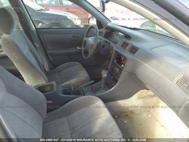 JT2BG22KXW0255626 - 1998 TOYOTA CAMRY CE/LE/XLE 黑色 照片 5