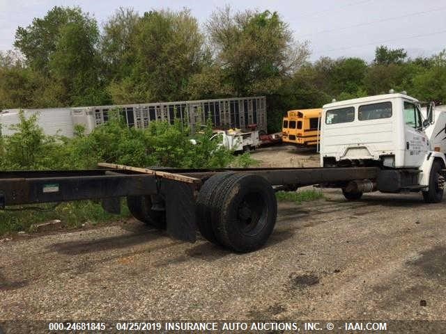 1FV6HFAC1XHA19030 - 1999 FREIGHTLINER FL70  Unknown photo 4