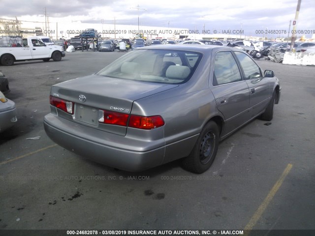 4T1BG22K0YU688919 - 2000 TOYOTA CAMRY CE/LE/XLE 灰色 照片 4