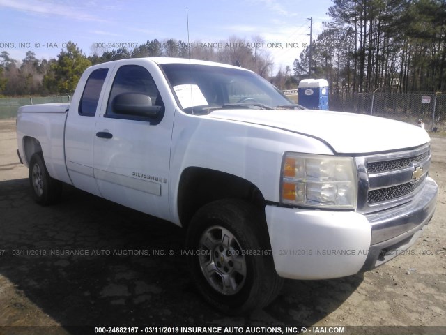 1GCEC19088Z217860 - 2008 CHEVROLET SILVERADO C1500 WHITE photo 1