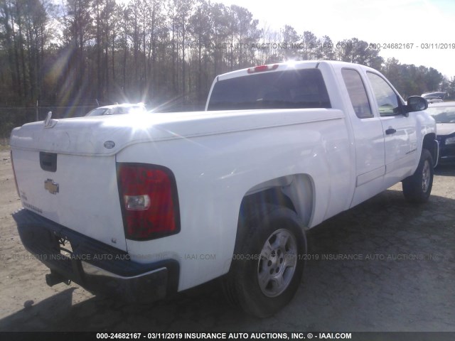 1GCEC19088Z217860 - 2008 CHEVROLET SILVERADO C1500 WHITE photo 4