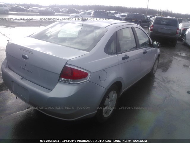 1FAHP34N38W139592 - 2008 FORD FOCUS S/SE GRAY photo 4