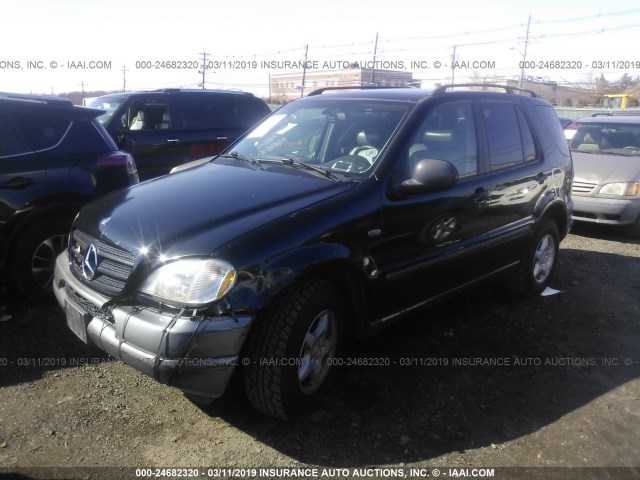 4JGAB54EXXA053578 - 1999 MERCEDES-BENZ ML 320 BLACK photo 2