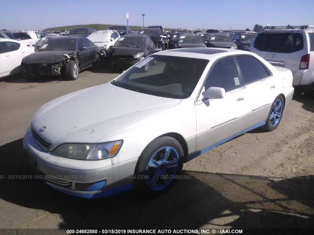 JT8BF28GX10337523 - 2001 LEXUS ES 300 WHITE photo 2