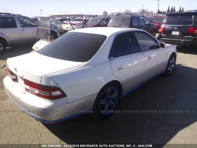 JT8BF28GX10337523 - 2001 LEXUS ES 300 WHITE photo 4