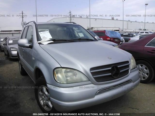 4JGAB54E01A243591 - 2001 MERCEDES-BENZ ML 320 SILVER photo 1