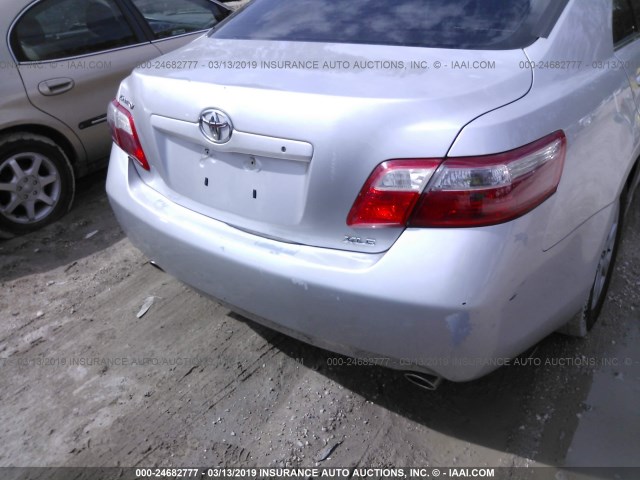 4T1BK46K88U562456 - 2008 TOYOTA CAMRY LE/XLE/SE SILVER photo 6